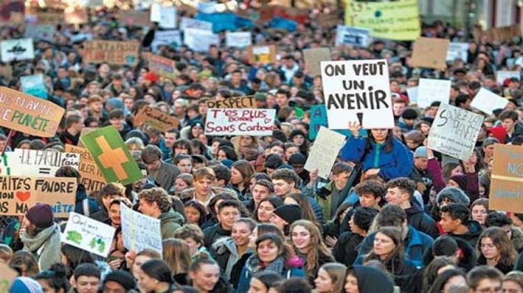 Μαθητικές Κινητοποιήσεις για το Κλίμα: Η Παγκόσμια Νεολαία Διαδηλώνει